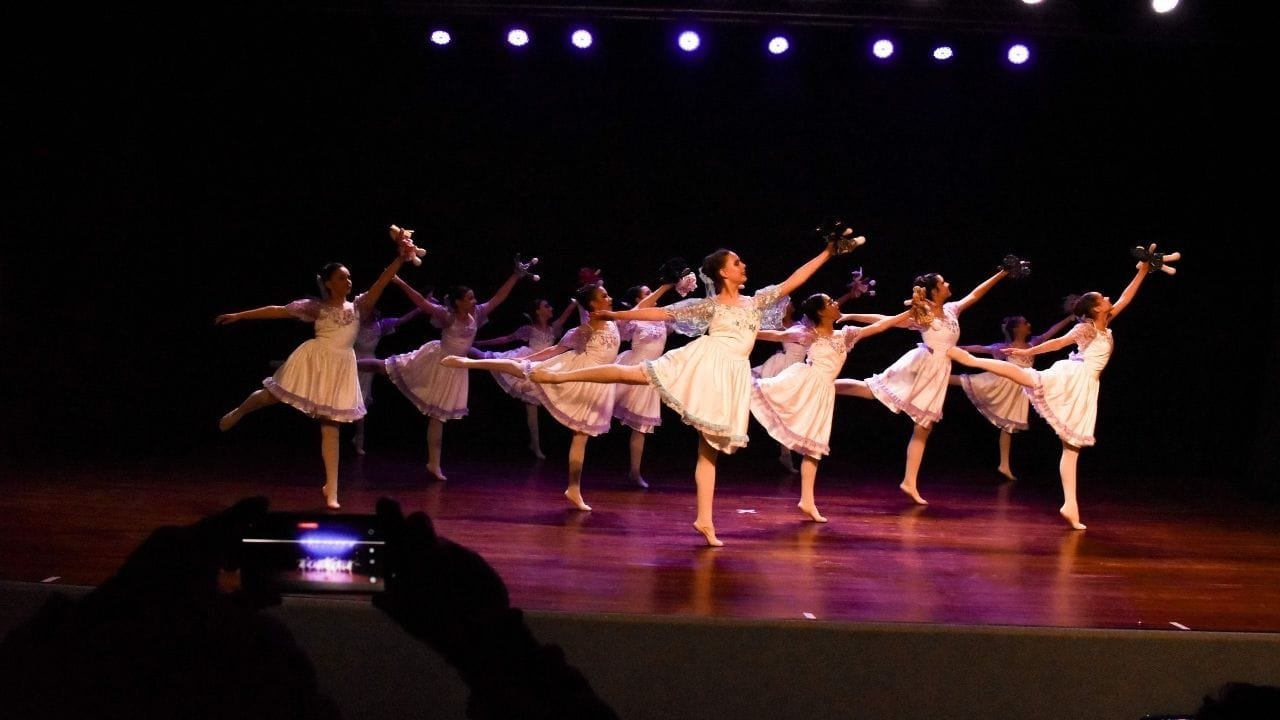 Corpo de Baile Itajaí,apresentações de ballet,formação de bailarinos,cultura Itajaí,projeto artístico SC
