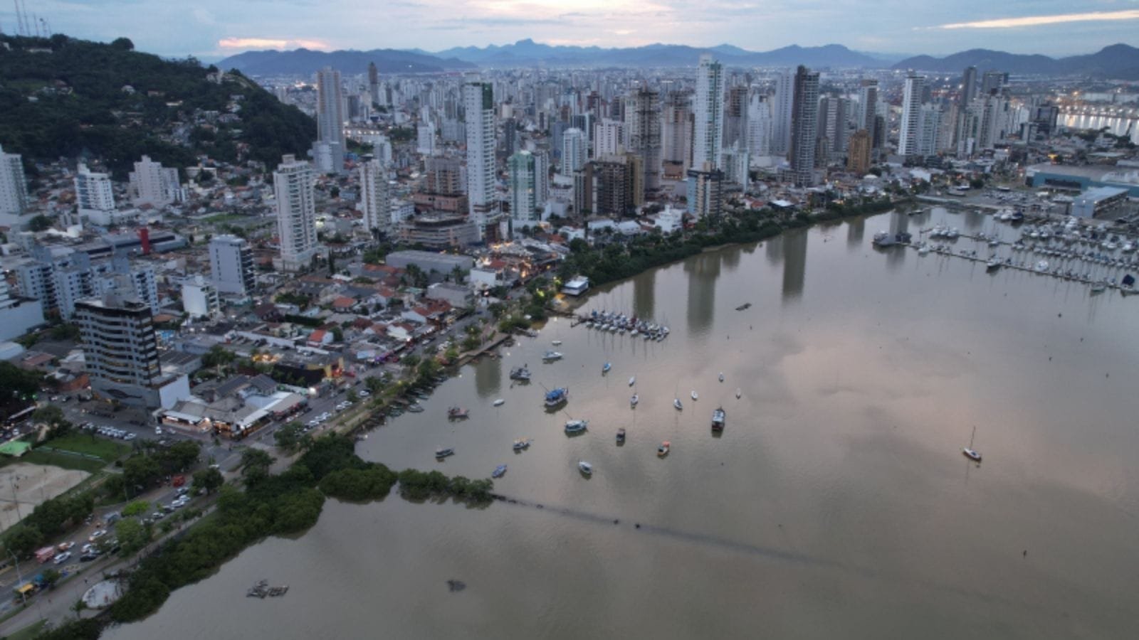 Feirão Emprega+ Itajaí,oportunidades de emprego,cursos de qualificação,vagas imediatas,mercado de trabalho Itajaí