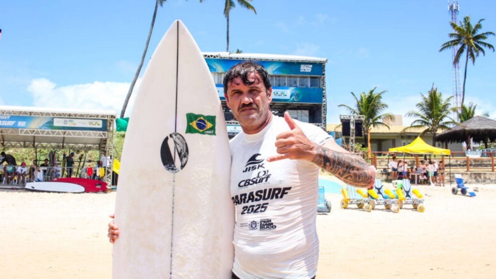 paratleta de Navegantes,tetracampeão brasileiro de surf,parasurf SC,Rafael Lueders campeão,esporte adaptado Santa Catarina