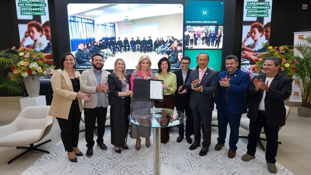ensino digital SC,Estudantes Conectados,Governo de SC educação,tecnologia nas escolas,investimento em educação