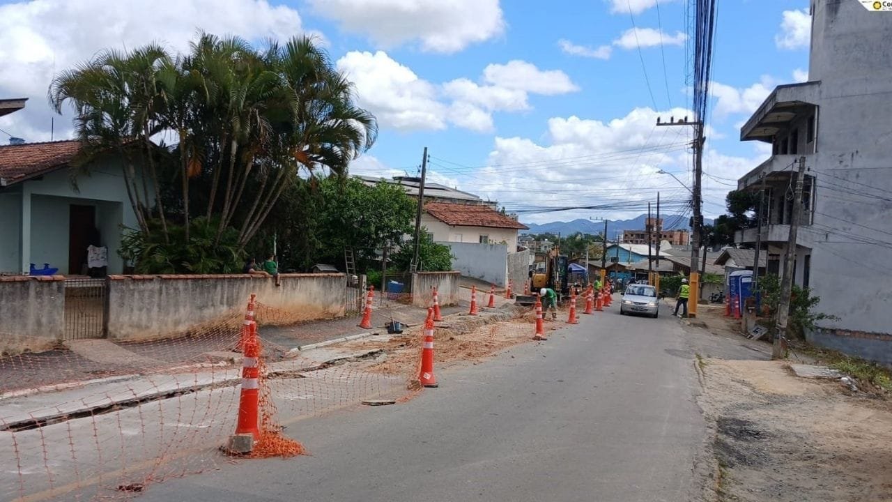 reforço de rede Camboriú,obras de água,bairros Cedro e Santa Regina