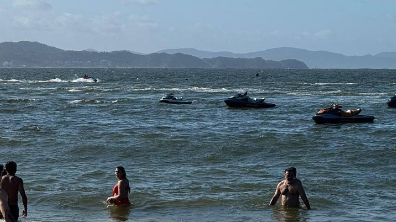 Jet Ski irregular,risco banhistas,Balneário Camboriú,fiscalização náutica,Praia de Laranjeiras