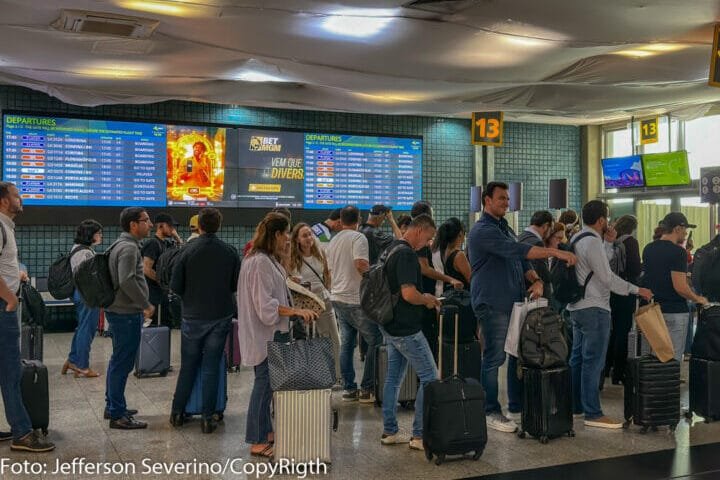 Cias aéreas estão adotando a opção low cost com menos benefícios