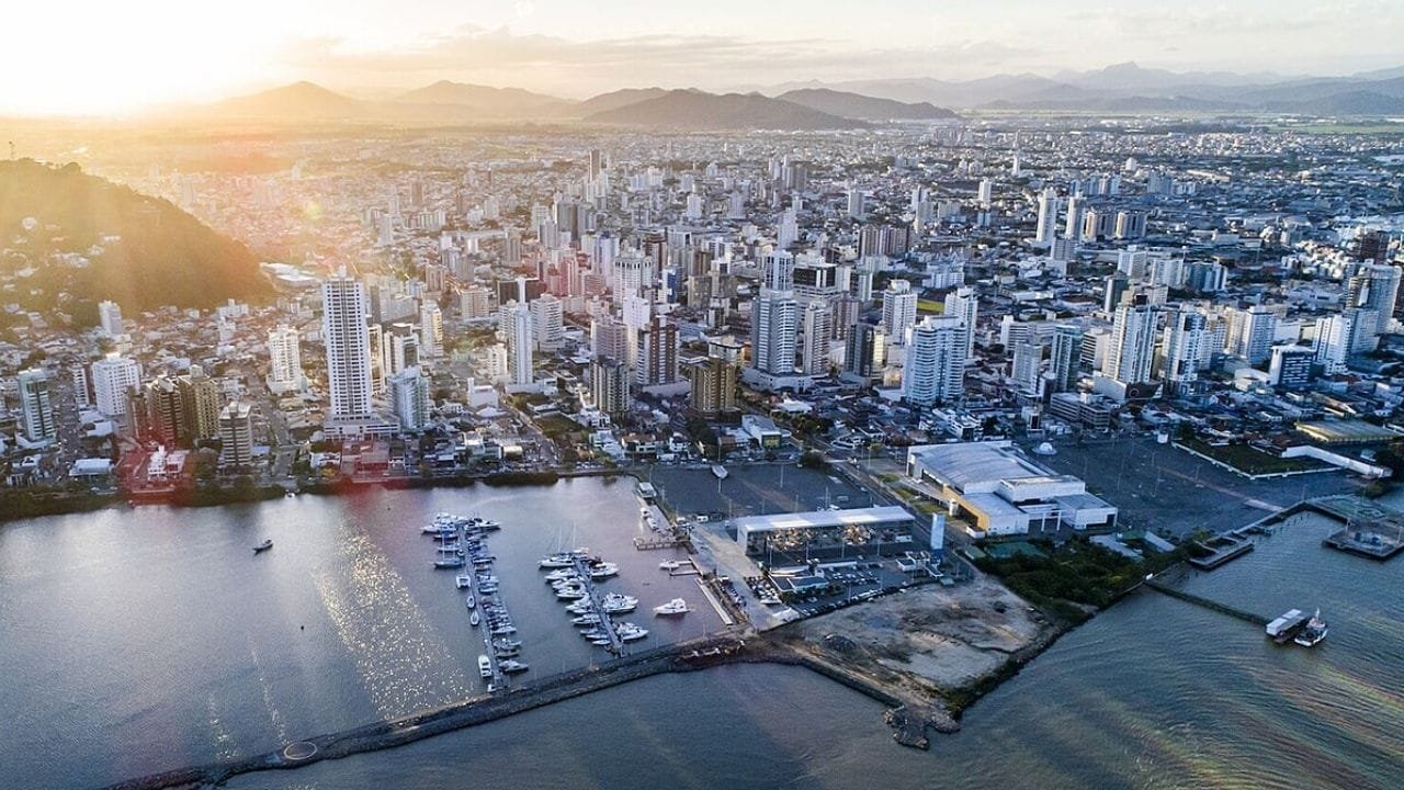 Foz Tech Summit,inovação em Itajaí,evento de tecnologia,ecossistema empreendedor