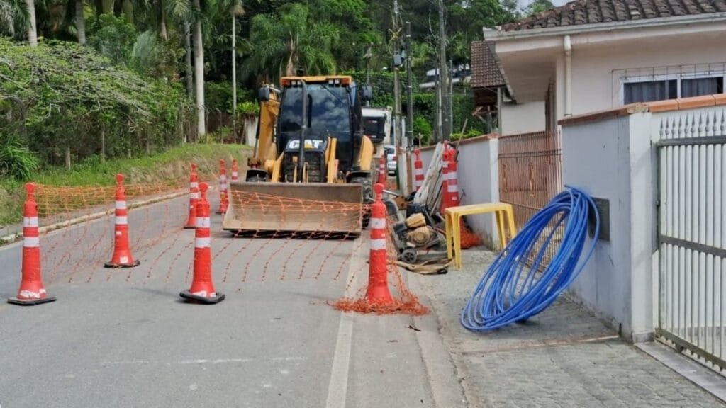 Águas de Camboriú obras,reforço de rede Camboriú,abastecimento de água,saneamento Camboriú
