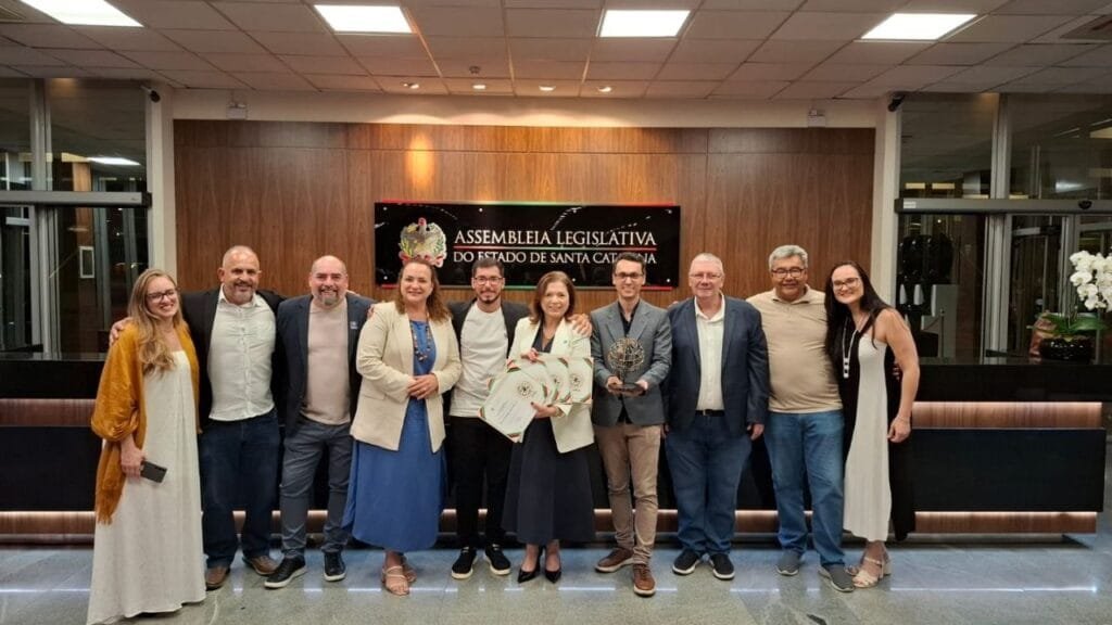 Águas de Camboriú,certificação ALESC,responsabilidade social,saneamento em Santa Catarina