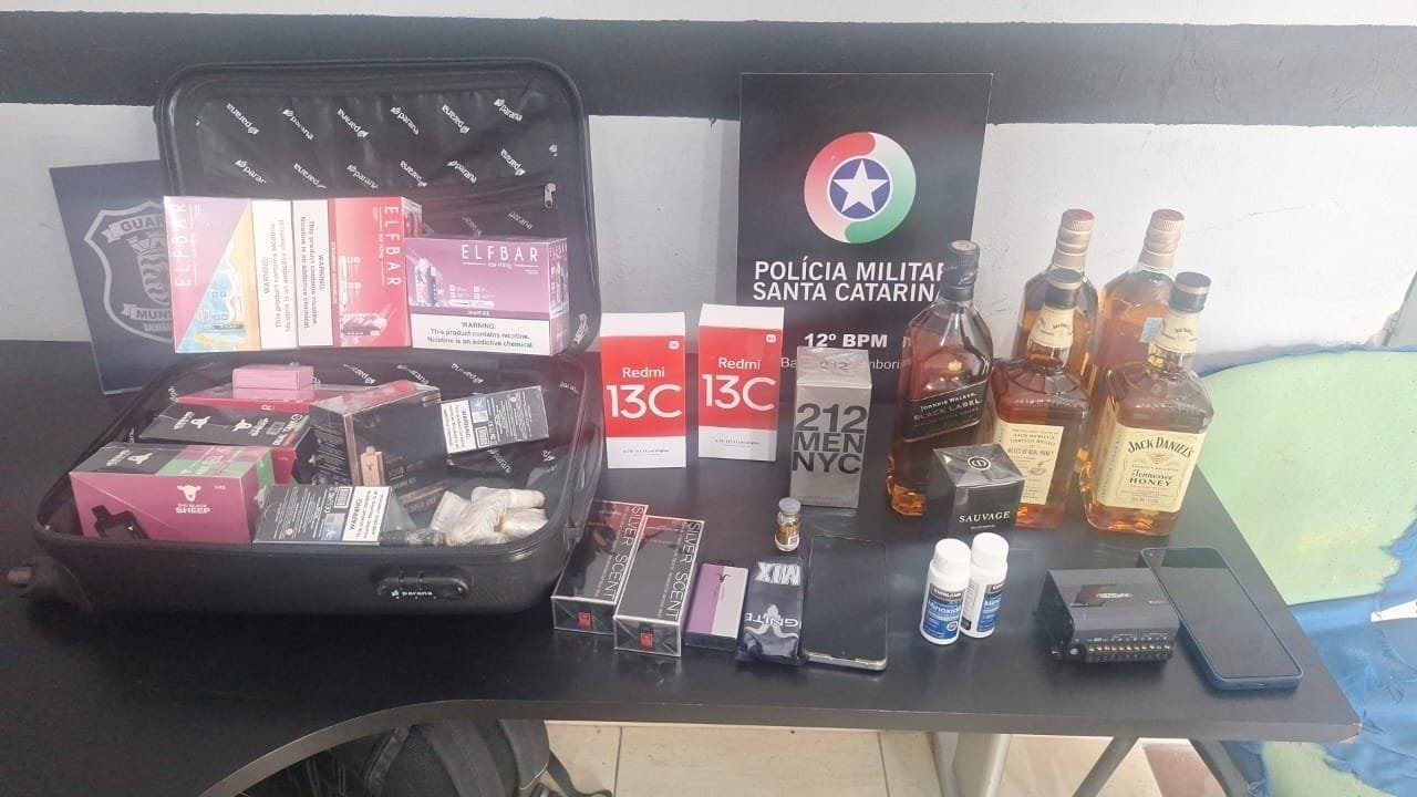 apreensão de pods,contrabando em ônibus,12º BPM Camboriú,medicamentos ilegais,Polícia Militar SC,Marginal Oeste