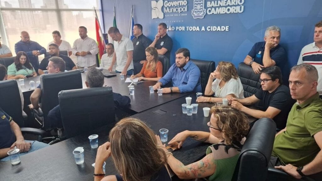 Balneário Camboriú,ônibus de turismo,fluxo turístico,mobilidade urbana,trade turístico