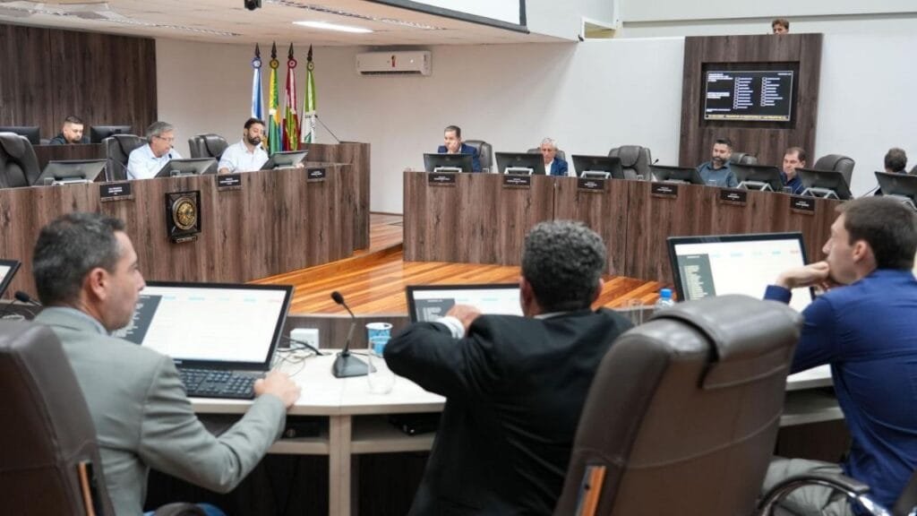 projetos aprovados,Câmara de Balneário Camboriú,sessão 09/12,leis municipais