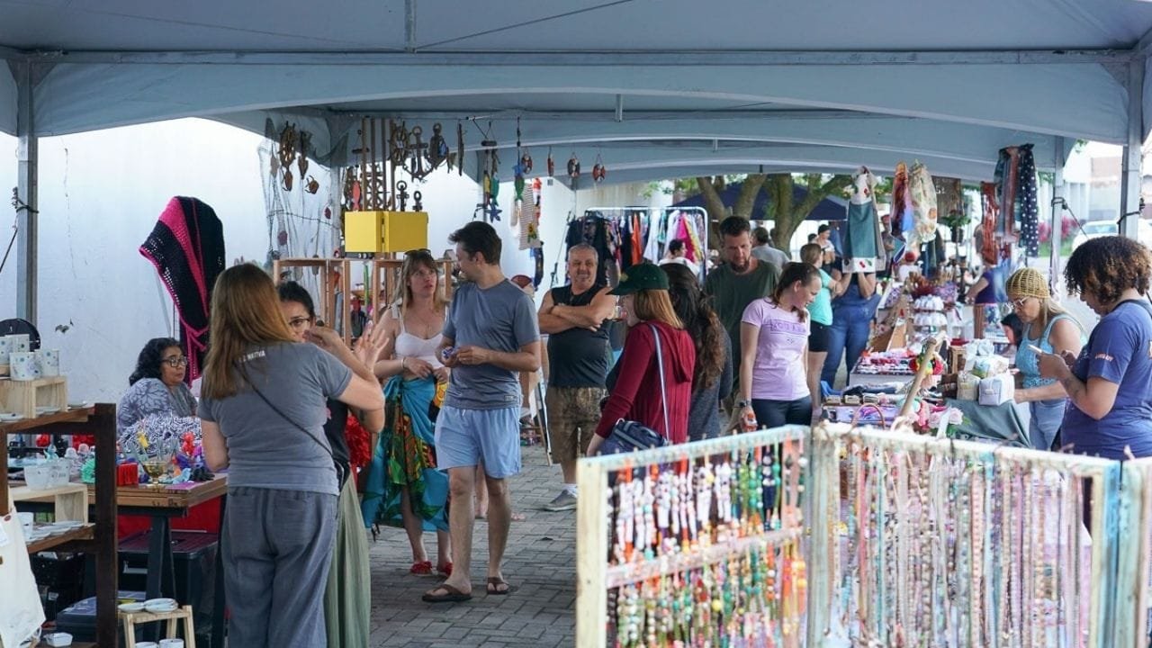 Feira de Artesanato de Verão,Balneário Piçarras,Vila do Artesão,cultura local,artesanato