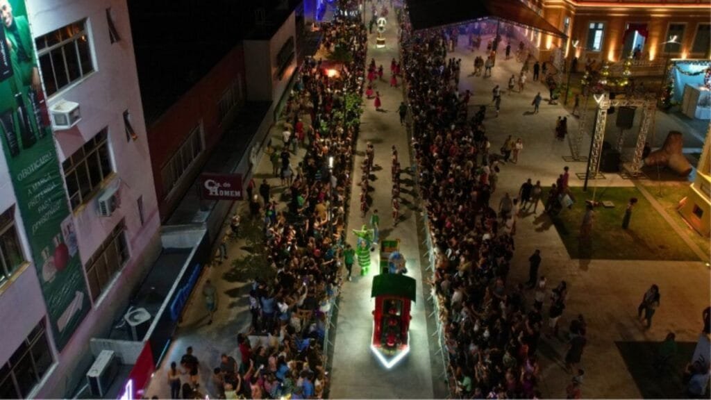 Natal Encanto Itajaí,desfile de Natal Itajaí,programação Natal 2025,show Padre Fábio de Melo