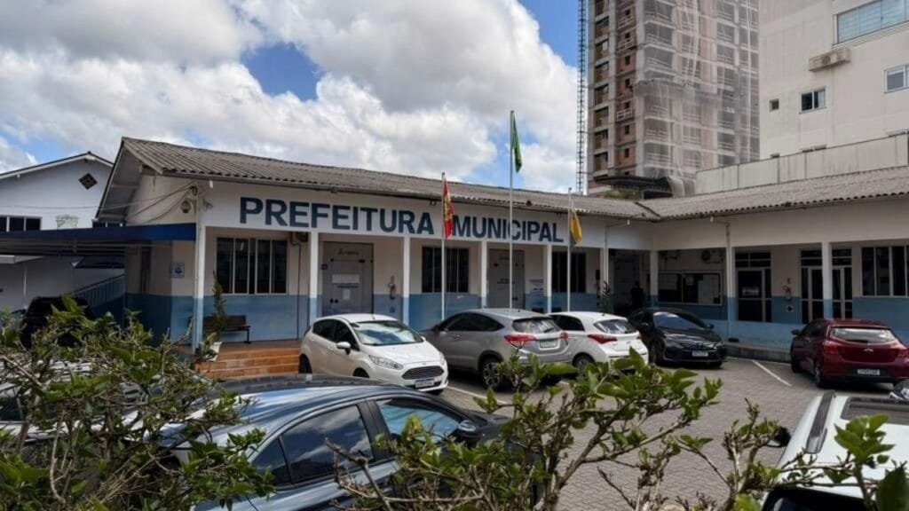 proibição de carretas em Itapema,trânsito na alta temporada,decreto 119/2025,caminhões betoneiras Itapema