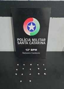 12º Batalhão de Polícia Militar,Polícia Militar de Santa Catarina,Balneário Camboriú,Camboriú,tráfico de drogas,prisões por tráfico,Vila Fortaleza,bairro Municípios,Operação Lei e Ordem,Operação Acesso Controlado,policiamento ostensivo,crimes patrimoniais,segurança pública em Santa Catarina,fiscalização de embarcações,Praia Central