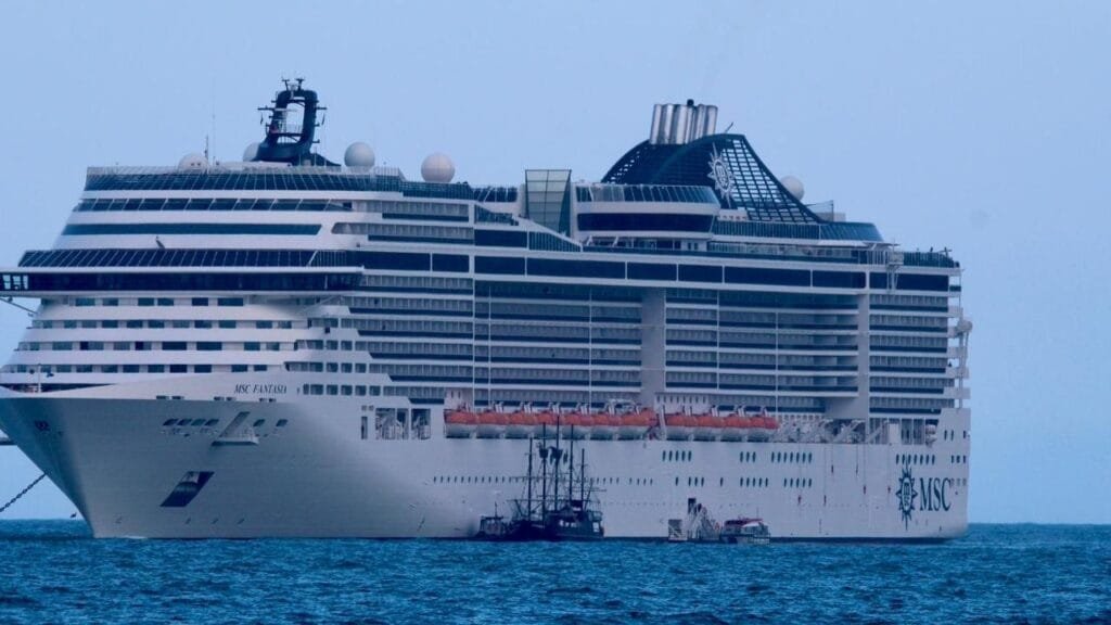 MSC Fantasia em Balneário Camboriú,cruzeiros em BC,temporada de cruzeiros 2026,Atracadouro Barra Sul,navio MSC Fantasia,turismo em Balneário Camboriú