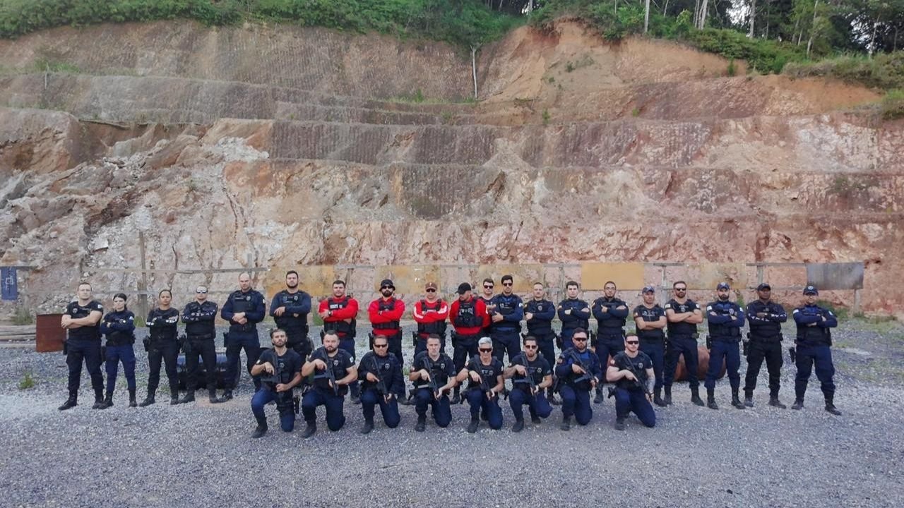 Guarda Municipal de Itapema,treinamento da Guarda Municipal,capacitação de agentes,novos armamentos,fuzil Taurus T4,carabina Taurus T9,segurança pública em Itapema,policiamento ostensivo,atuação preventiva,qualificação profissional,forças de segurança,Prefeitura de Itapema,Secretaria de Segurança Pública,Balneário Camboriú,preparo do efetivo