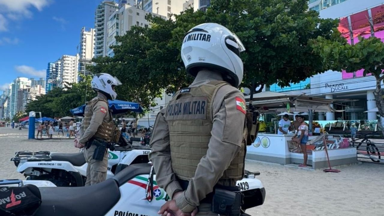 homicídio doloso,Balneário Camboriú,Polícia Militar de Santa Catarina,12º Batalhão de Polícia Militar,crime em Balneário Camboriú,homicídio com arma branca,bairro Municípios,ocorrência policial em Santa Catarina,investigação criminal,Polícia Civil,perícia criminal,local de crime isolado,violência urbana,segurança pública,homicídio em Santa Catarina