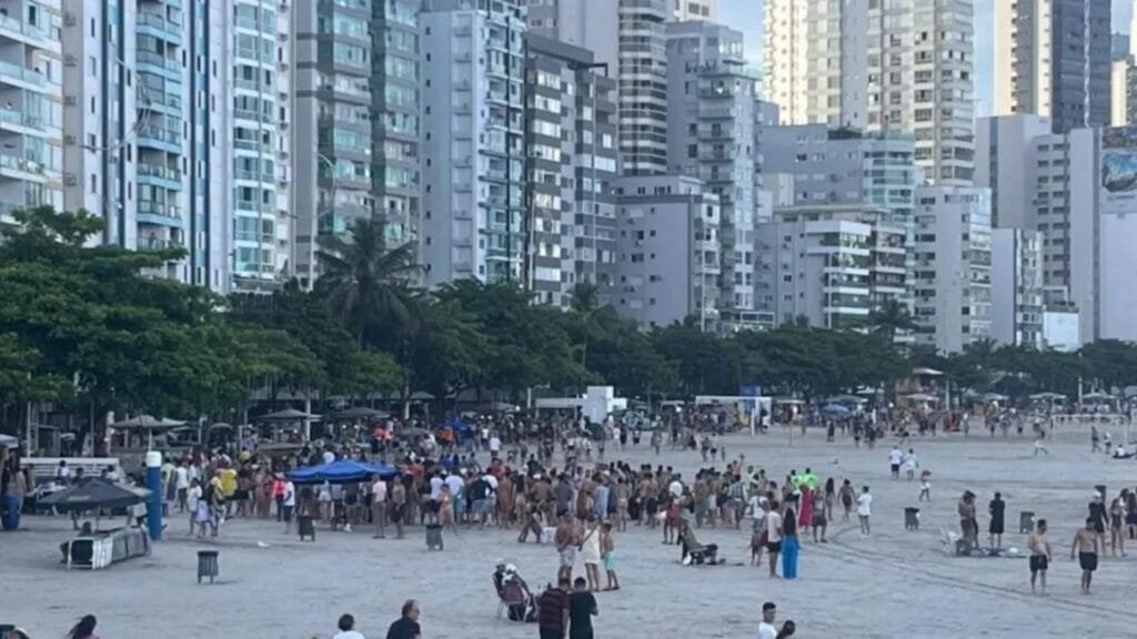 confusão na Praia Central,esfaqueamento Balneário Camboriú,ataque com faca na praia,Guarda Municipal BC,violência na orla,verão Balneário Camboriú