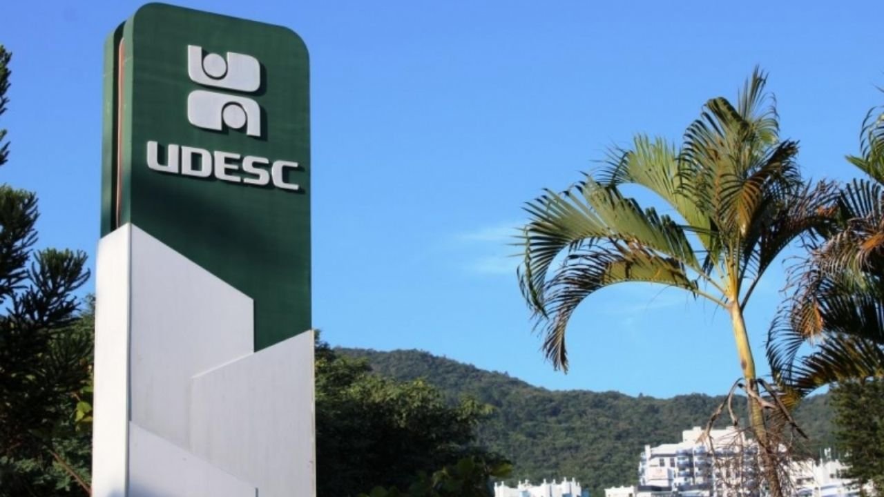 leis sancionadas Santa Catarina,cotas em universidades Santa Catarina,lei das cotas SC,intercâmbio alunos da rede pública,programa de intercâmbio Santa Catarina,Alesc educação,legislação educacional SC,ensino público Santa Catarina,políticas educacionais estaduais,intercâmbio internacional estudantes SC,veto projetos educação SC,universidades públicas Santa Catarina,ações afirmativas SC,educação estadual legislação,governo de Santa Catarina educação