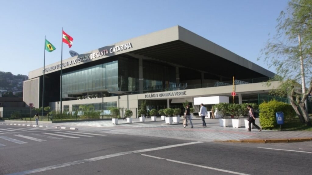 projetos de lei Santa Catarina,Alesc 2026,Parlamento catarinense 2026,leis em tramitação SC,merenda escolar Santa Catarina,patrimônio cultural SC,ensino superior Santa Catarina,ações afirmativas SC,projetos do Executivo SC,deputados estaduais Santa Catarina,legislação estadual 2026,políticas públicas SC,Assembleia Legislativa de Santa Catarina projetos,início do ano legislativo SC,PLs em tramitação Alesc