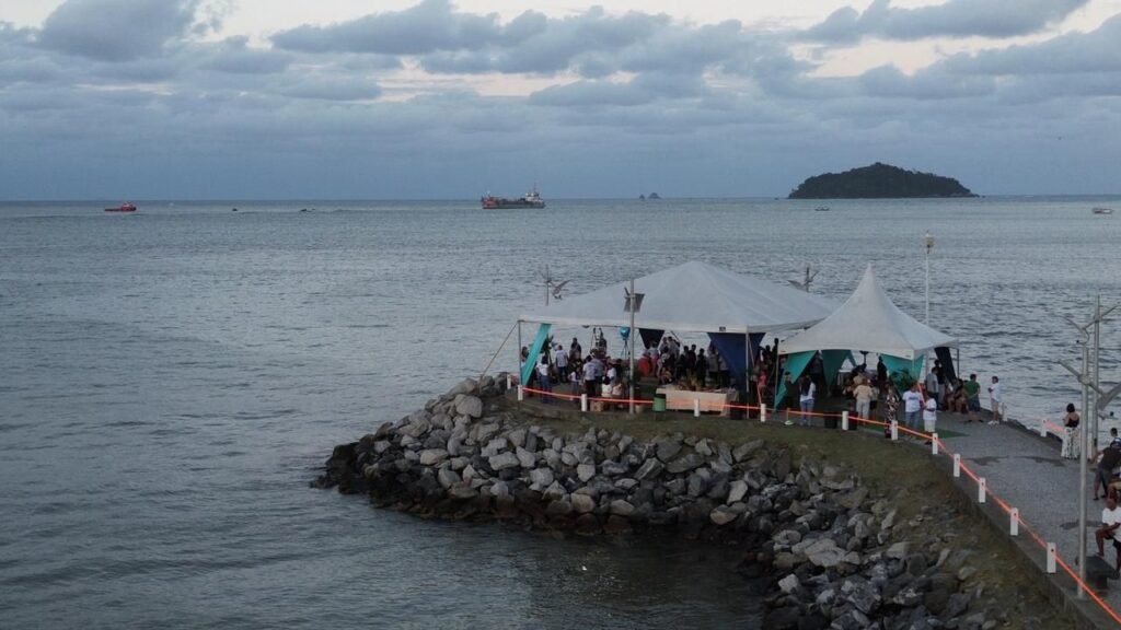 alargamento da faixa de areia Balneário Piçarras,Praia Central Balneário Piçarras,megaobra na orla,obra na Praia Central SC,turismo Balneário Piçarras,infraestrutura litorânea Santa Catarina,Fumpra Balneário Piçarras,proteção costeira SC,alargamento de praia Santa Catarina,obras na orla catarinense,dragagem Praia Central,desenvolvimento turístico SC,Balneário Piçarras obras públicas,faixa de areia ampliada SC,litoral norte de Santa Catarina