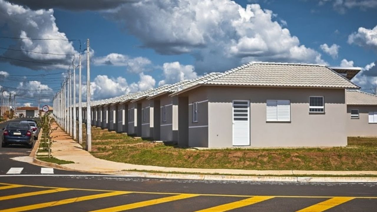 Minha Casa Minha Vida,Minha Casa Minha Vida Santa Catarina,habitação em Santa Catarina,moradias contratadas Santa Catarina,programa habitacional federal,Governo do Brasil habitação,investimento habitacional SC,política habitacional brasileira,casas populares Santa Catarina,construção civil no Brasil,mercado imobiliário 2025,financiamento habitacional Brasil,moradia popular SC,programa Minha Casa Minha Vida 2025,habitação social Brasil