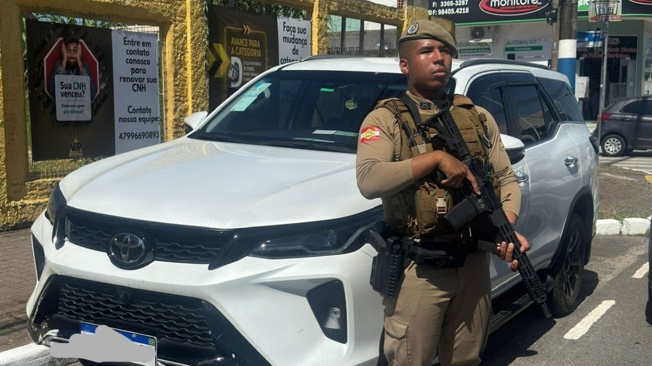 caminhonete furtada,perseguição policial,Vila Real,12º BPM,receptação