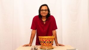 exposição Gambiarras,Denis Zubieta,Casa da Cultura Dide Brandão,Itajaí SC,exposição em Itajaí,arte contemporânea Santa Catarina,esculturas interativas,arte e tecnologia,cultura e ancestralidade,Fundação Cultural de Itajaí,Circuito Catarinense de Cultura,Política Nacional Aldir Blanc,exposições culturais em Santa Catarina,arte anticolo­nial,instalações interativas