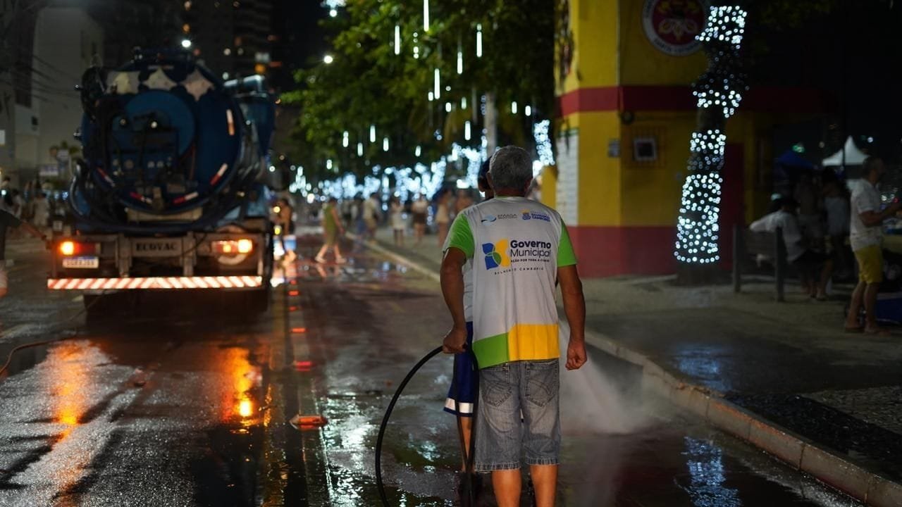 limpeza Réveillon Balneário Camboriú,orla Balneário Camboriú,coleta de resíduos,limpeza urbana