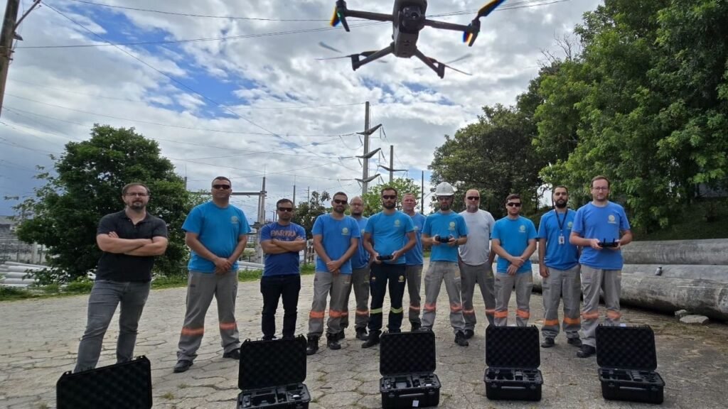 Celesc,drones Celesc,sistema elétrico Santa Catarina,manutenção preventiva energia,inspeção de redes elétricas,drones na distribuição de energia,redução de desligamentos,energia elétrica SC,tecnologia no setor elétrico,segurança operacional Celesc,câmeras térmicas energia,manutenção preditiva Celesc,redes de média e alta tensão,subestações Santa Catarina,inovação na energia elétrica