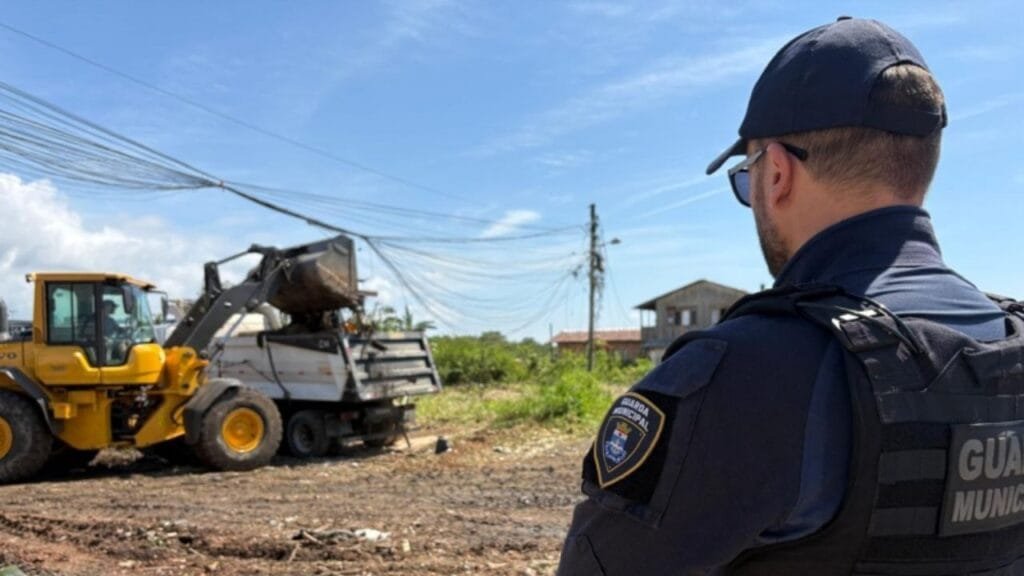 desocupação em Itajaí,área ambiental Itajaí,ocupação irregular APP,rio Itajaí-Açu