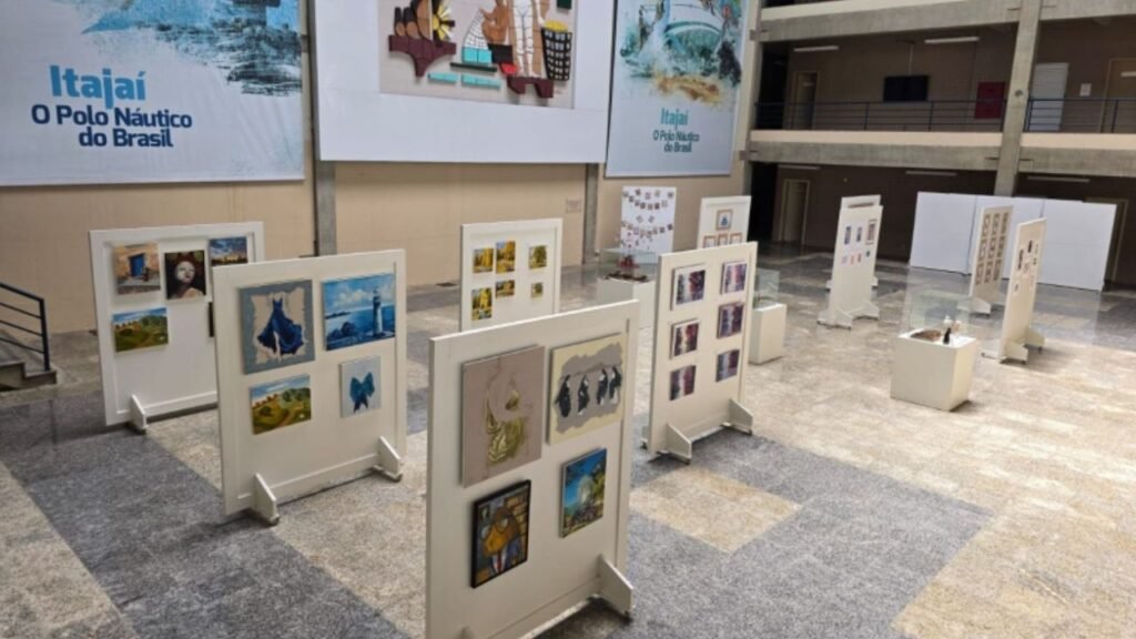 Programa Aqui Tem Arte,edital cultural Itajaí,oficinas culturais 2026,artistas itajaienses