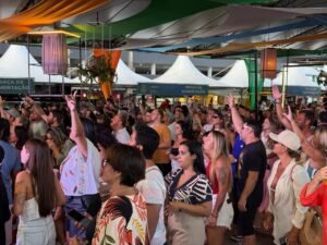 Arena Viva Verão Itapema,shows gratuitos Meia Praia,programação de verão Itapema,turismo em Santa Catarina,eventos na orla