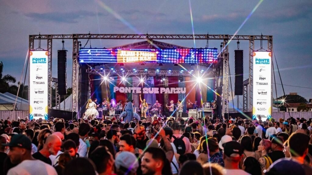 Festival Ponte Que Pariu,Carnaval 2026 Florianópolis,pré-carnaval Florianópolis,Beira-mar do Estreito,Ponte Hercílio Luz evento,Monobloco Florianópolis,Fanfarra da Ponte,carnaval de rua em Florianópolis,eventos gratuitos Florianópolis,cultura popular Santa Catarina,festival de carnaval SC,economia criativa Florianópolis,programação de carnaval 2026,eventos culturais na Grande Florianópolis,PIC Santa Catarina cultura