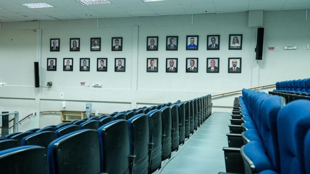 Câmara de Balneário Camboriú,sessão ordinária,projetos de lei,TEA,proteção animal,patrimônio cultural,amamentação,Lei Orgânica,Legislativo BC