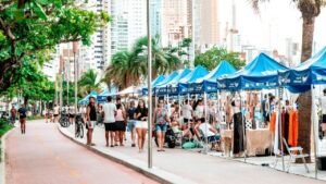 Balneário Camboriú eventos,Feira da Orla,Feira de Verão,festival Boi-de-Mamão,folclore catarinense BC,programação cultural BC,música ao vivo SC,apresentações folclóricas SC,artesanato Balneário Camboriú,live painting BC,oficinas culturais BC,grupos folclóricos SC,Cia Peregrina BC,atividades culturais BC,atrações culturais Balneário Camboriú