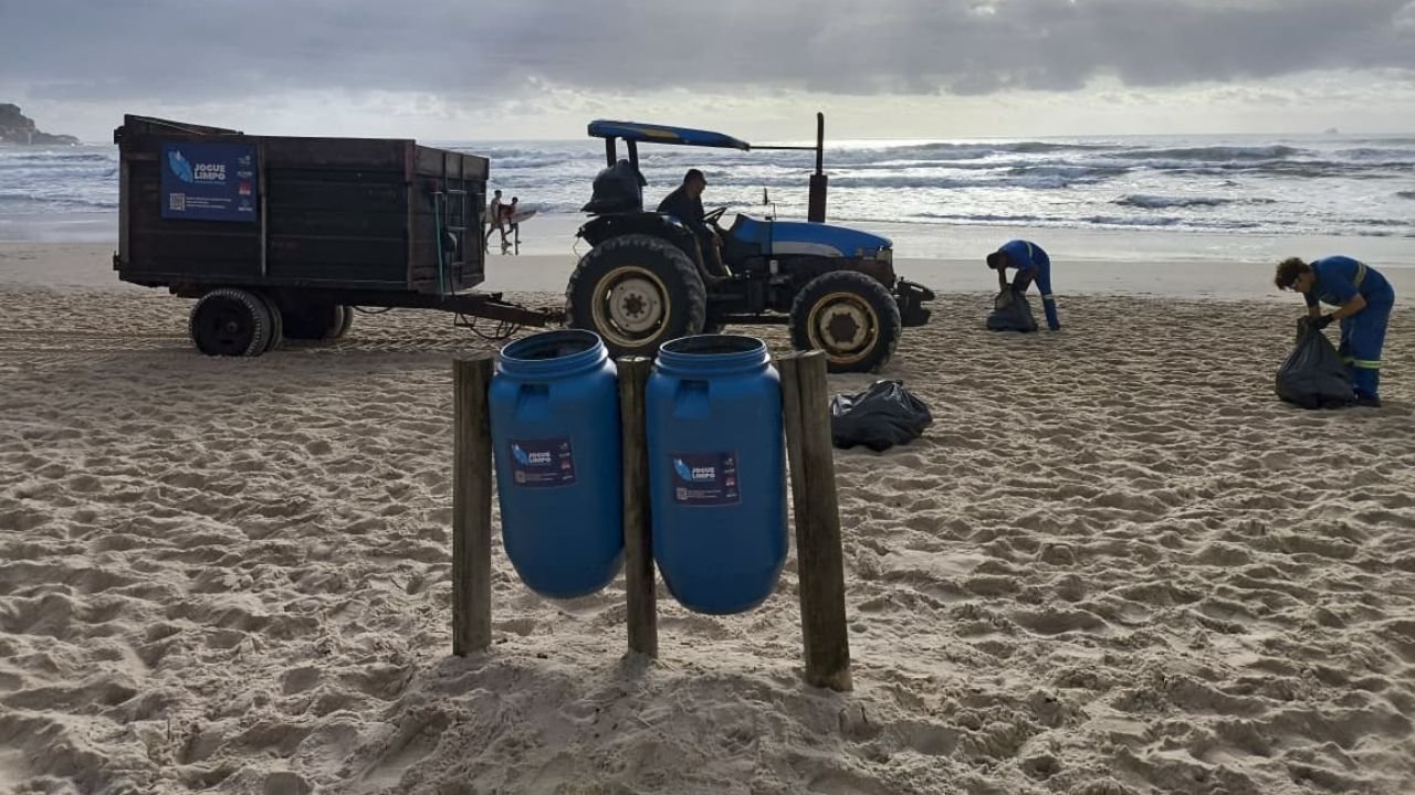 Projeto Jogue Limpo,Praia do Rosa,Imbituba,limpeza de praias,turismo sustentável Santa Catarina,preservação ambiental litoral,balneabilidade Praia do Rosa,resíduos sólidos turismo,verão em Imbituba,meio ambiente Santa Catarina,gestão de resíduos praias,parceria público-privada ambiental,litoral sul do Brasil,impacto do turismo ambiental,praias preservadas
