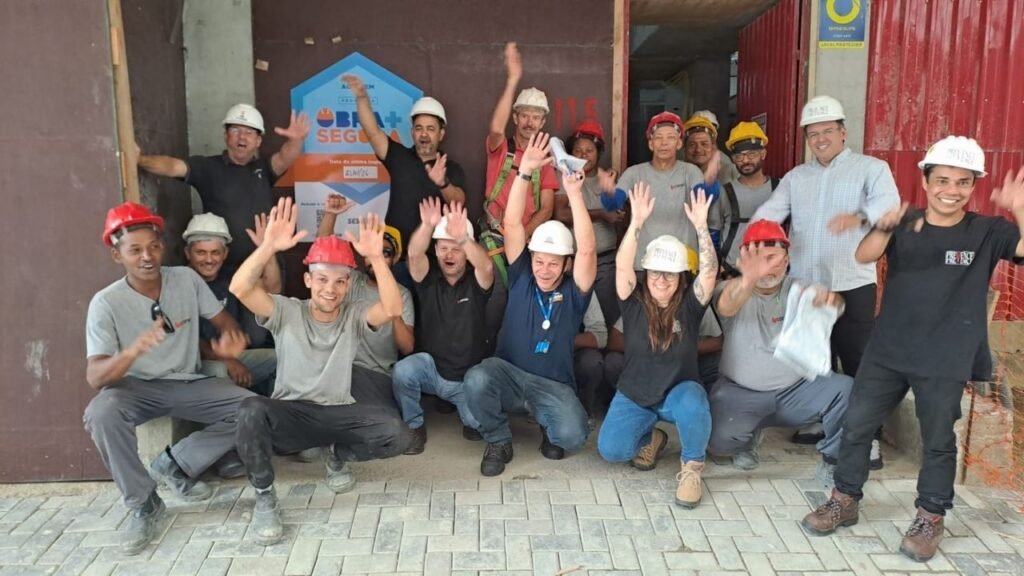 Obra Mais Segura,construção civil Foz do Itajaí,segurança no trabalho construção,SESI Santa Catarina,SECONCI,FIESC,obras certificadas SC,prevenção de acidentes em obras,canteiro de obras seguro,Itapema construção civil,Balneário Camboriú obras,Balneário Piçarras construção,cultura de prevenção,certificação de obras,segurança na construção civil